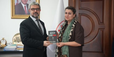 Yalova’da Sağlık ve Edebiyat Buluştu: Hemşire Ayla Koca’dan İl Sağlık Müdürü Kaşıkcı’ya Anlamlı Ziyaret