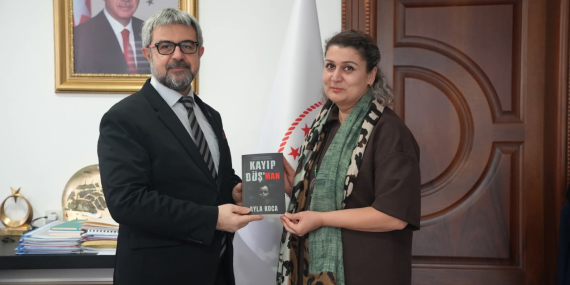 Yalova’da Sağlık ve Edebiyat Buluştu: Hemşire Ayla Koca’dan İl Sağlık Müdürü Kaşıkcı’ya Anlamlı Ziyaret