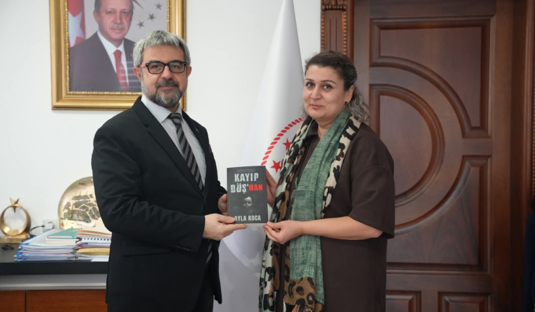Yalova’da Sağlık ve Edebiyat Buluştu: Hemşire Ayla Koca’dan İl Sağlık Müdürü Kaşıkcı’ya Anlamlı Ziyaret