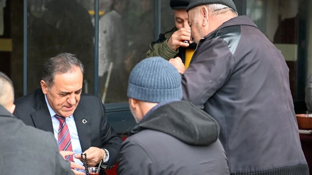 İsmetpaşa Mahallesi’nde Cuma Öncesi Gönülleri Isıtan Buluşma: Oltu Tesbihi Hediyesi Duygulandırdı