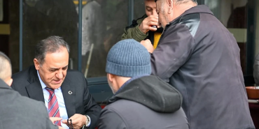 İsmetpaşa Mahallesi’nde Cuma Öncesi Gönülleri Isıtan Buluşma: Oltu Tesbihi Hediyesi Duygulandırdı