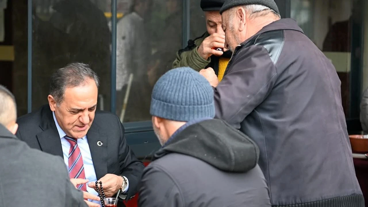 İsmetpaşa Mahallesi’nde Cuma Öncesi Gönülleri Isıtan Buluşma: Oltu Tesbihi Hediyesi Duygulandırdı