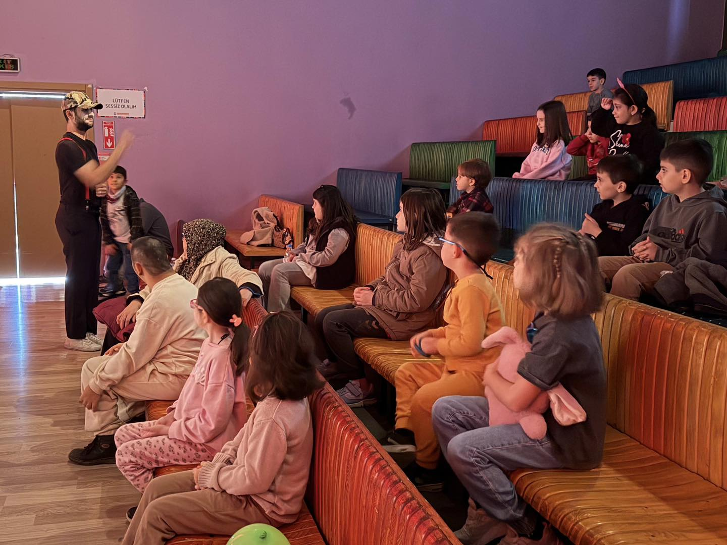 Çocuklarımız İçin Tiyatro Keyfi: 7’den 77’ye Pandomim Yalova’da Sahnelendi