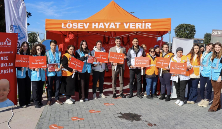 Yalova Belediyesi’nden LÖSEV’e Anlamlı Destek: “Sevginle İz Bırak” Çadırında Umut Buluşması