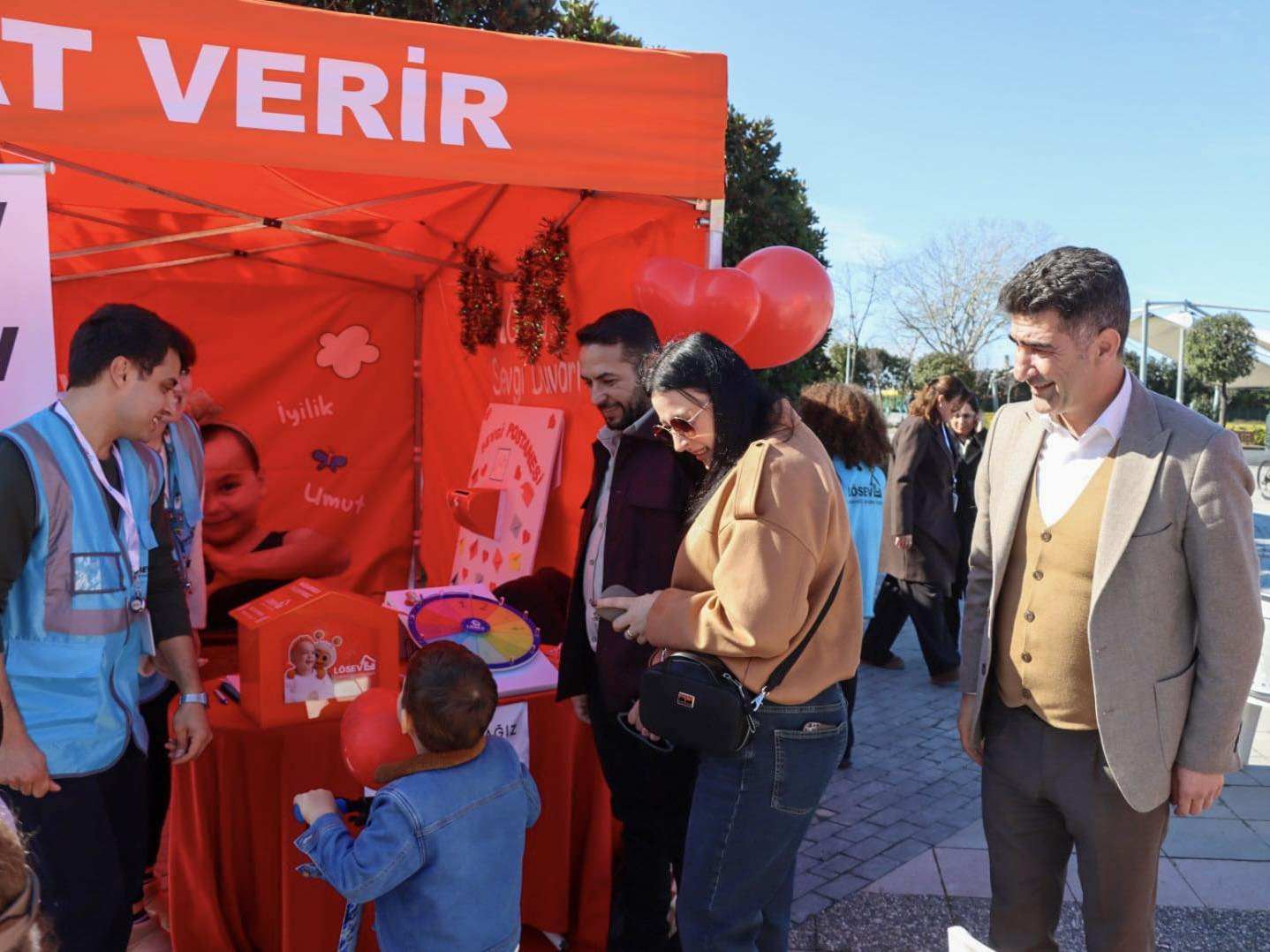 Yalova Belediyesi’nden LÖSEV’e Anlamlı Destek: “Sevginle İz Bırak” Çadırında Umut Buluşması