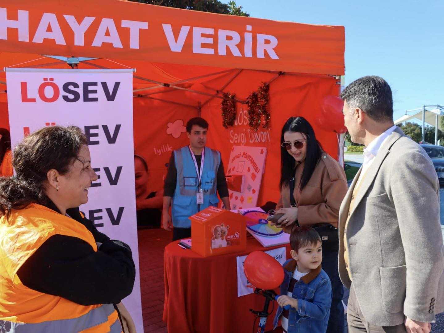 Yalova Belediyesi’nden LÖSEV’e Anlamlı Destek: “Sevginle İz Bırak” Çadırında Umut Buluşması