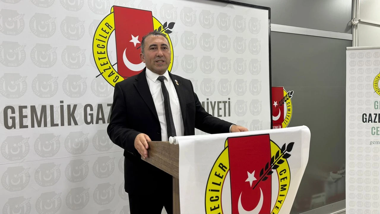 Gemlik Gazeteciler Cemiyeti Büyümeye Devam Ediyor: Yeni Üyelere Törenle Rozet Takıldı