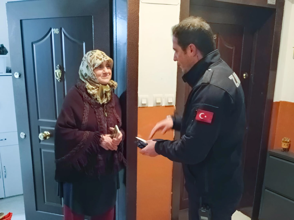 ÇİFTLİKKÖY ZABITASI KAYIP CÜZDANI ŞENAY TEYZE’YE ULAŞTIRDI