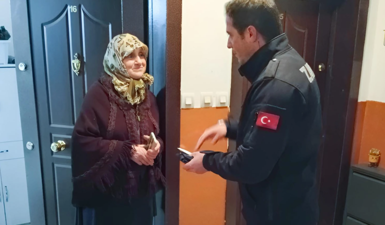 ÇİFTLİKKÖY ZABITASI KAYIP CÜZDANI ŞENAY TEYZE’YE ULAŞTIRDI