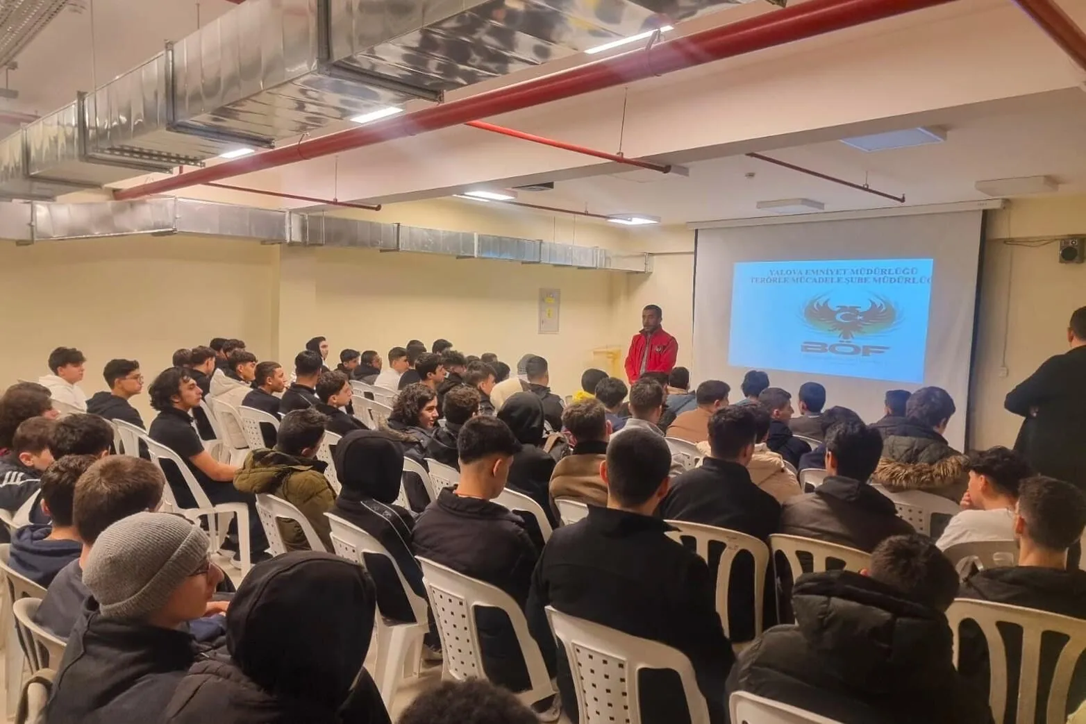 574 Öğrenciye “Gençlik ve Güvenli Gelecek” Eğitimi 6 574 Öğrenciye “Gençlik ve Güvenli Gelecek” Eğitimi