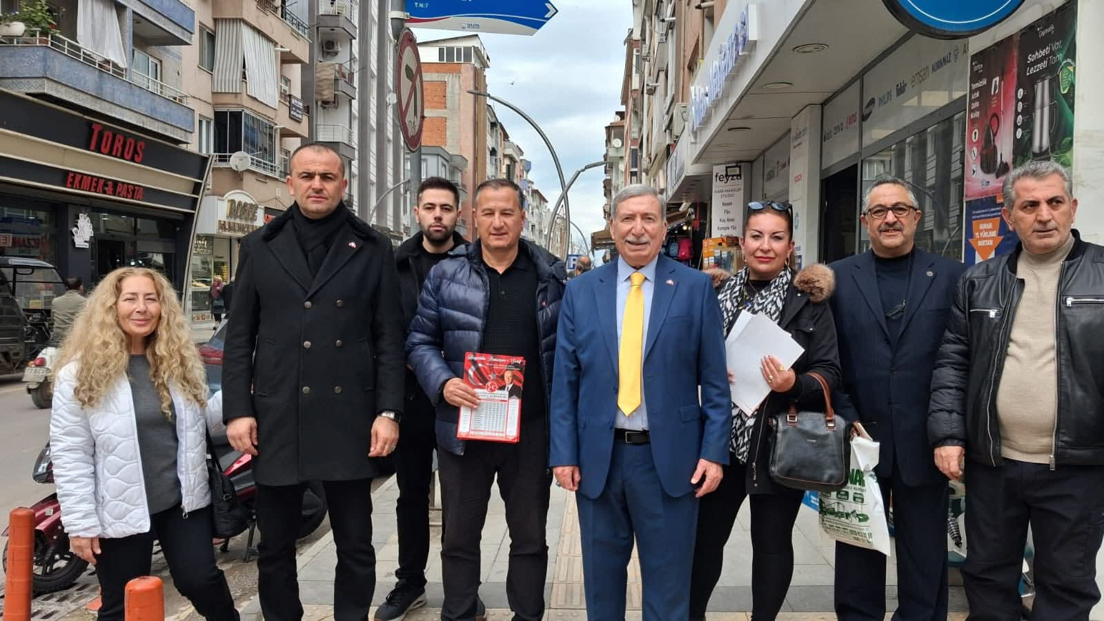 MHP Yalova Teşkilatı Cumhuriyet Caddesi Esnafıyla Buluştu
