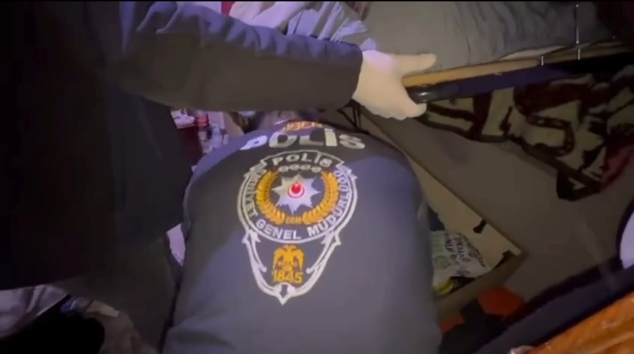 Yalova’da 3 Milyon 857 Bin Liralık Kripto Yatırım Dolandırıcılığı Çökertildi: 5 Tutuklama 4 Yalova’da 3 Milyon 857 Bin Liralık Kripto Yatırım Dolandırıcılığı Çökertildi: 5 Tutuklama