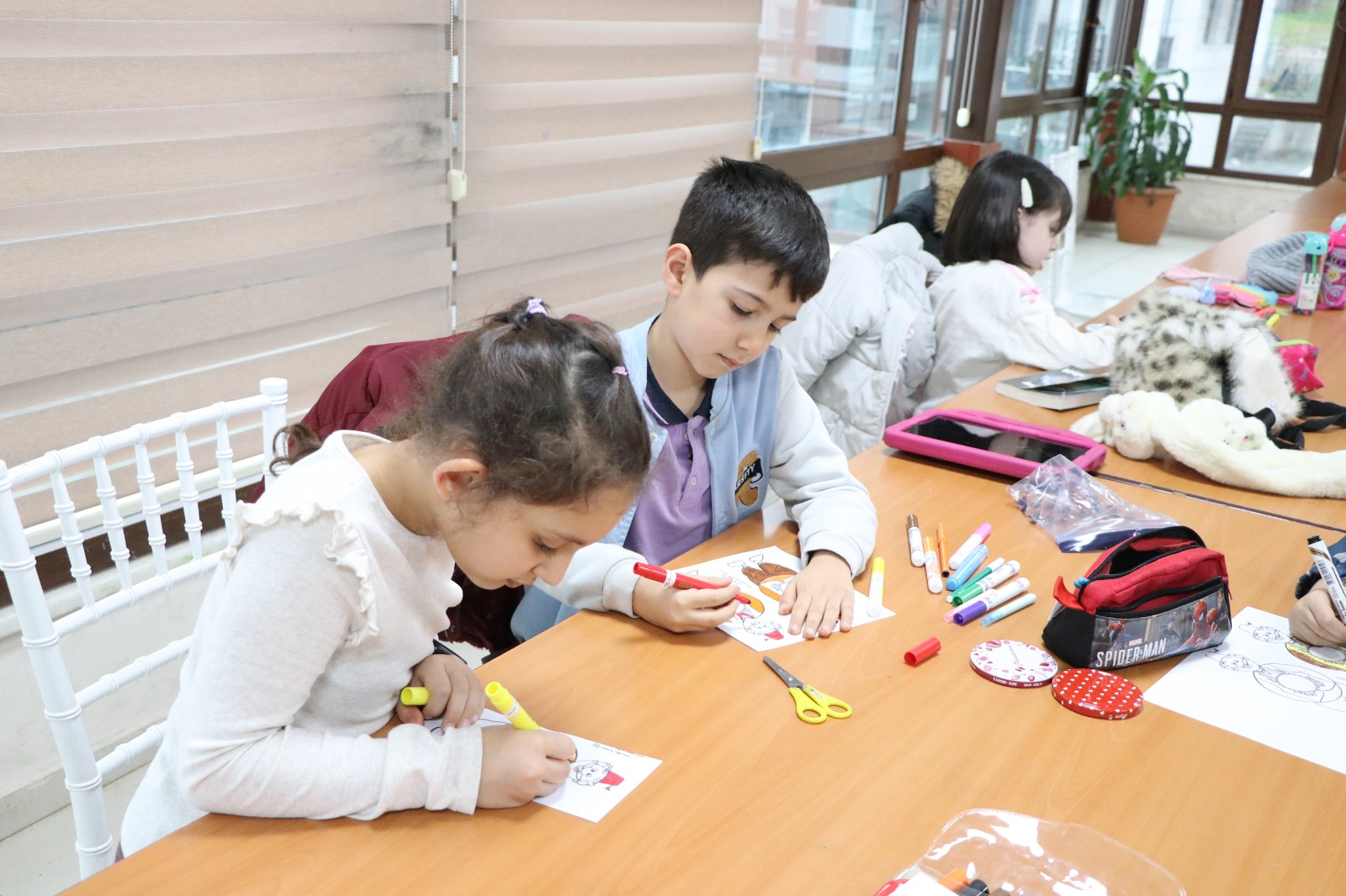 ÇİFTLİKKÖY’DE MİNİK KURSİYERLERDEN RAMAZAN DAVULCUSU ETKİNLİĞİ