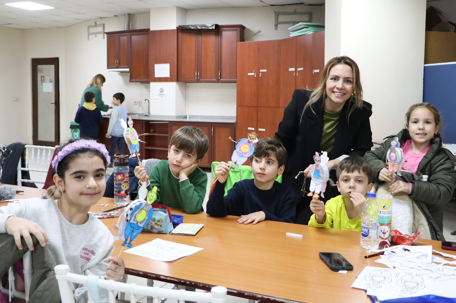 ÇİFTLİKKÖY’DE MİNİK KURSİYERLERDEN RAMAZAN DAVULCUSU ETKİNLİĞİ