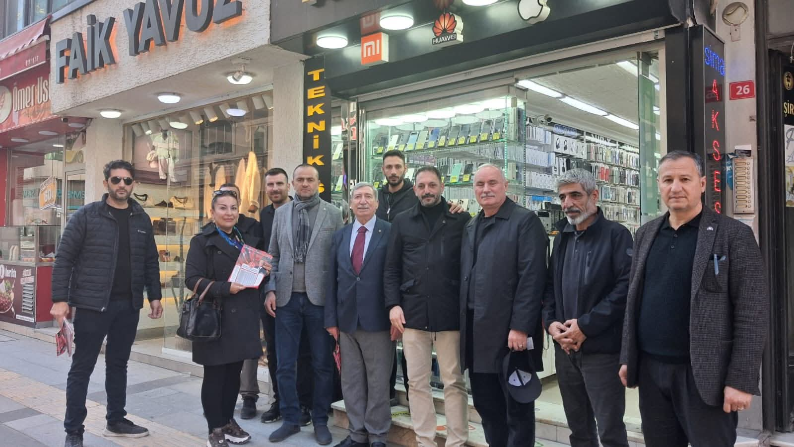 Yalova MHP’den Fatih Caddesi Esnafına Ramazan Ziyareti 4 Yalova MHP’den Fatih Caddesi Esnafına Ramazan Ziyareti