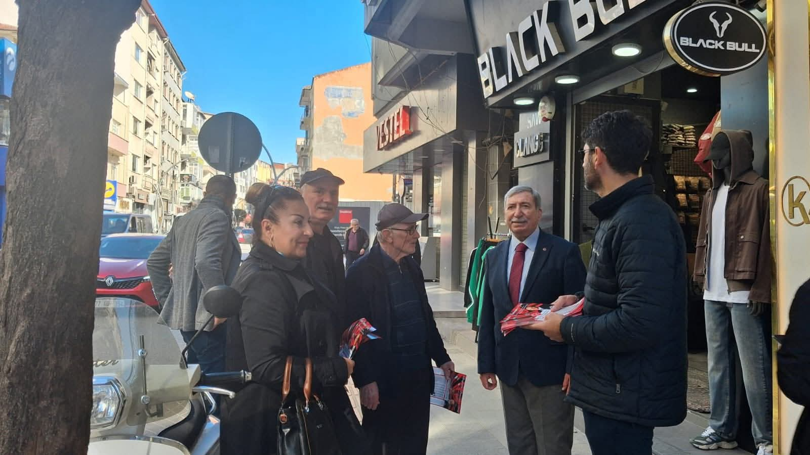 Yalova MHP’den Fatih Caddesi Esnafına Ramazan Ziyareti 10 Yalova MHP’den Fatih Caddesi Esnafına Ramazan Ziyareti