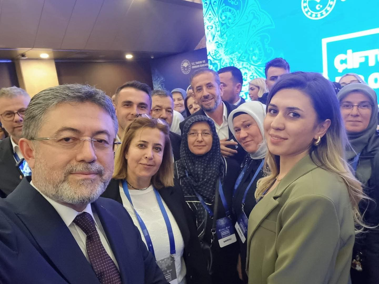 Yalovalı Üreticiler, Bakanlık İftarında Cumhurbaşkanı Erdoğan ile Buluştu 7 Yalovalı Üreticiler, Bakanlık İftarında Cumhurbaşkanı Erdoğan ile Buluştu