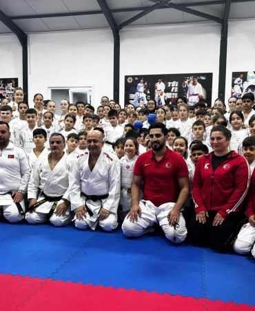 ÇİFTLİKKÖY KARATECİLERİ ELİT SPORCU MİLLİ TAKIM KAMPINA KATILDI