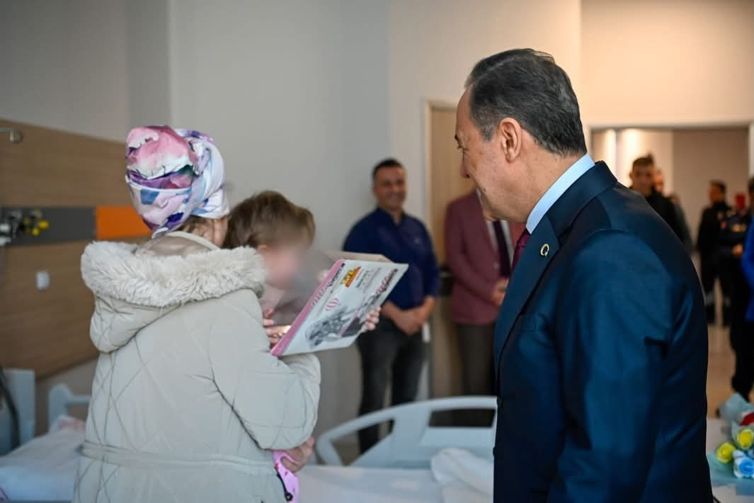 Yalova Valisi Ahmet Hamdi Usta’dan Darp Edilen Çocuğa Hastane Ziyareti 5 Yalova Valisi Ahmet Hamdi Usta’dan Darp Edilen Çocuğa Hastane Ziyareti