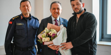 Yalova Valisi Ahmet Hamdi Usta’dan Darp Edilen Çocuğa Hastane Ziyareti