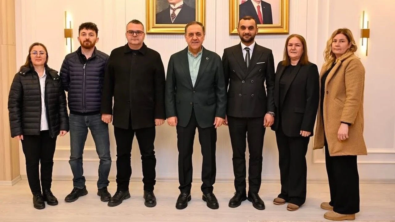 Yalova’da Oda Başkanlarından Vali Usta’ya Hayırlı Olsun Ziyareti 7 Yalova’da Oda Başkanlarından Vali Usta’ya Hayırlı Olsun Ziyareti