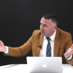 HODRİ MEYDAN: Ayhan Polat Köşe Yazılarına Geri Döndü