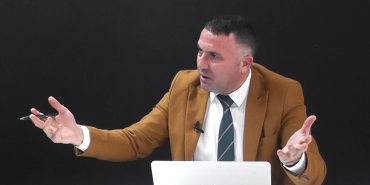 HODRİ MEYDAN: Ayhan Polat Köşe Yazılarına Geri Döndü