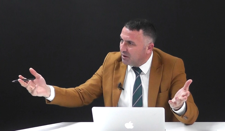 HODRİ MEYDAN: Ayhan Polat Köşe Yazılarına Geri Döndü