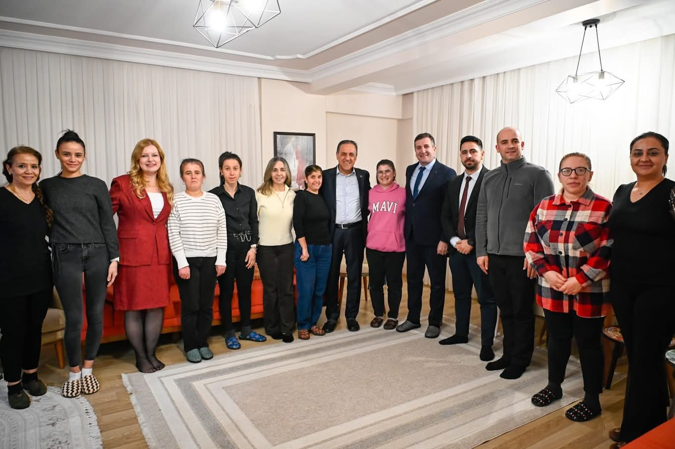 Yalova Valisi Usta’dan Umut Evi’nde Anlamlı İftar: “En Büyük Zenginlik Sevgidir” 6 Yalova Valisi Usta’dan Umut Evi’nde Anlamlı İftar: “En Büyük Zenginlik Sevgidir”