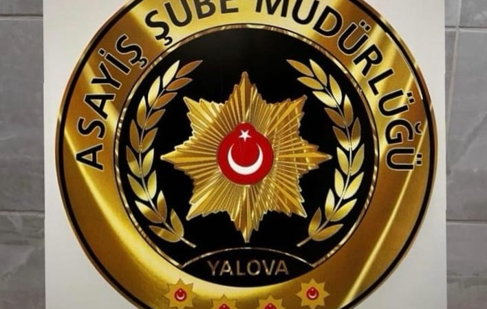 Çiftlikköy’de Kahvehaneye Kumar Baskını: 7 Bin 700 TL Para ve 106 İskambil Kağıdı Ele Geçirildi