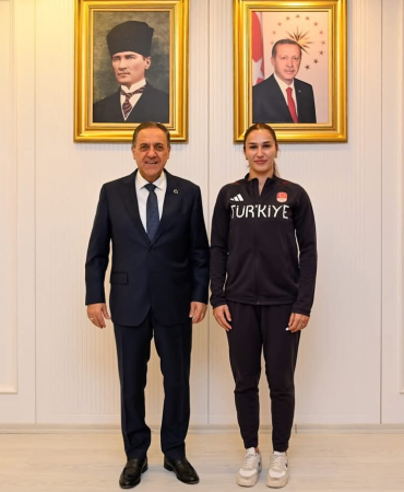 Yalova Valisi Dr. Ahmet Hamdi Usta, Dünya ve Avrupa Şampiyonu Buse Tosun Çavuşoğlu’nu Ağırladı