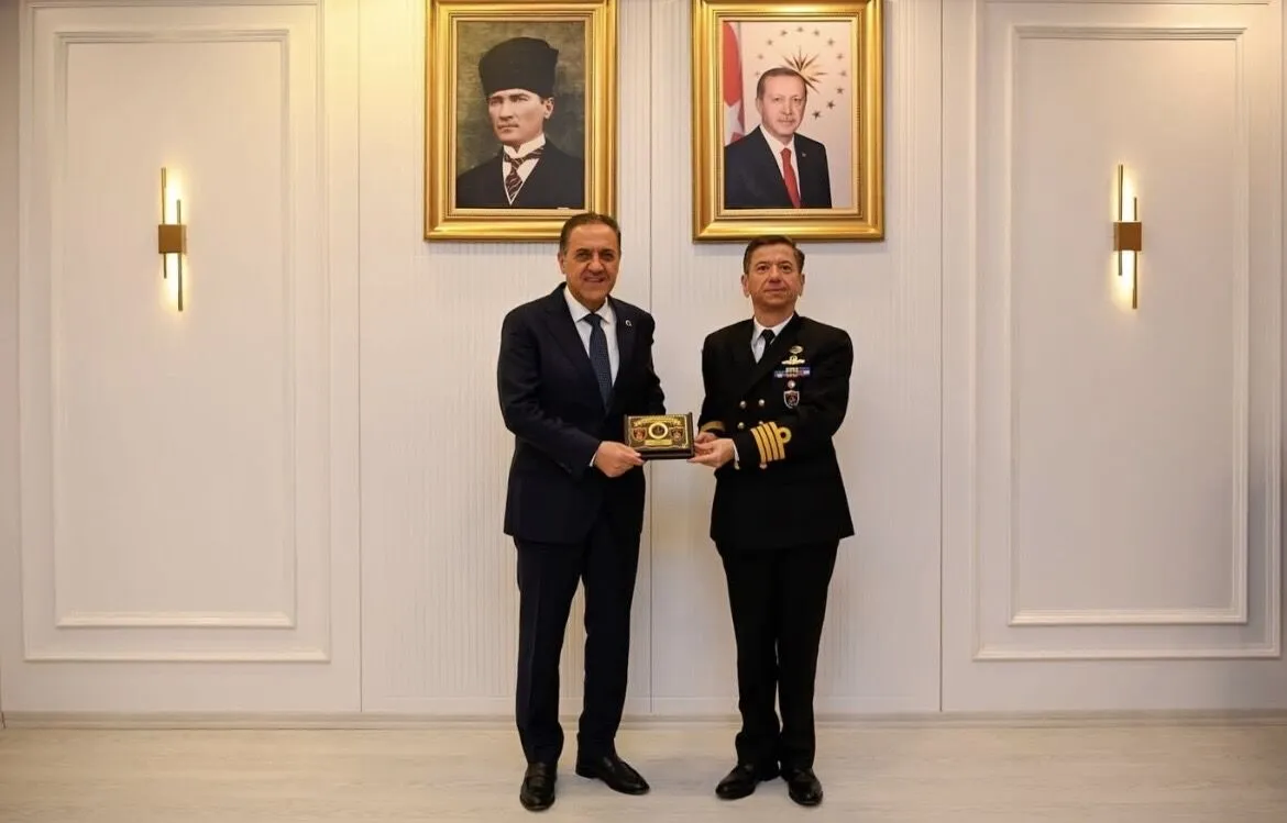 Yalova Valisi Ahmet Hamdi Usta’ya Protokolden Hayırlı Olsun Ziyareti 5 Yalova Valisi Ahmet Hamdi Usta’ya Protokolden Hayırlı Olsun Ziyareti