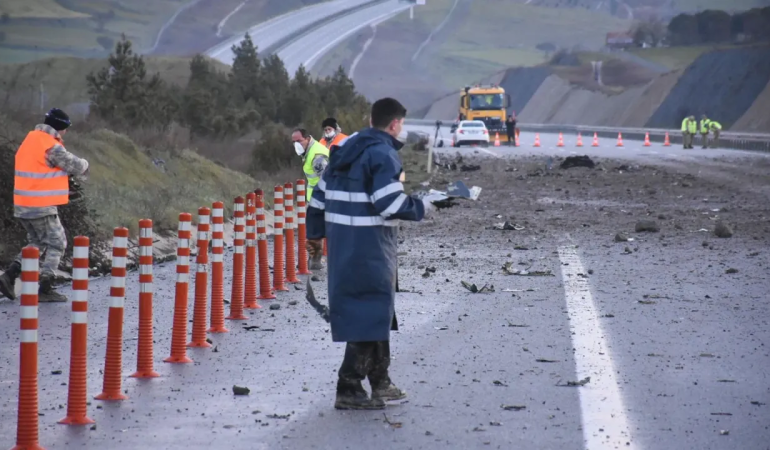 Balıkesir’de F-16 Savaş Uçağı Düştü: Pilot Şehit Oldu, Bölgede Yol Trafiğe Kapatıldı