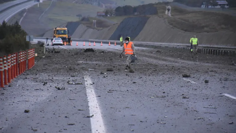 Balıkesir’de F-16 Savaş Uçağı Düştü: Pilot Şehit Oldu, Bölgede Yol Trafiğe Kapatıldı