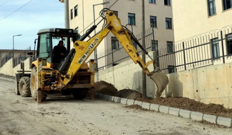 Akça Hatun KYK Yurdu Yolunda Tretuvar Çalışması Başladı: Öğrenciler İçin Güvenli Ulaşım Hamlesi
