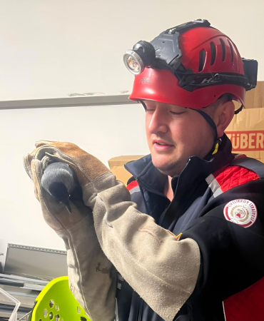 ÇİFTLİKKÖY İTFAİYESİ’NDEN KUŞ VE KEDİ KURTARMA OPERASYONLARI