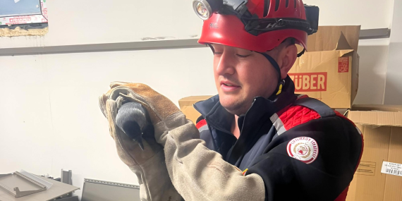 ÇİFTLİKKÖY İTFAİYESİ’NDEN KUŞ VE KEDİ KURTARMA OPERASYONLARI