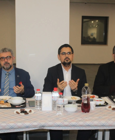 Yalova Eğitim ve Araştırma Hastanesi’nde Anlamlı İftar Buluşması: “Biz Büyük Bir Aileyiz”