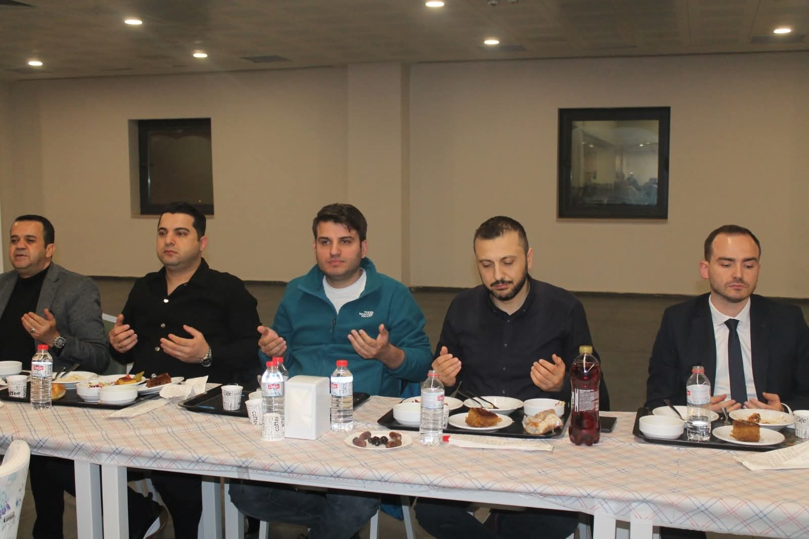 Yalova Eğitim ve Araştırma Hastanesi’nde Anlamlı İftar Buluşması: “Biz Büyük Bir Aileyiz”