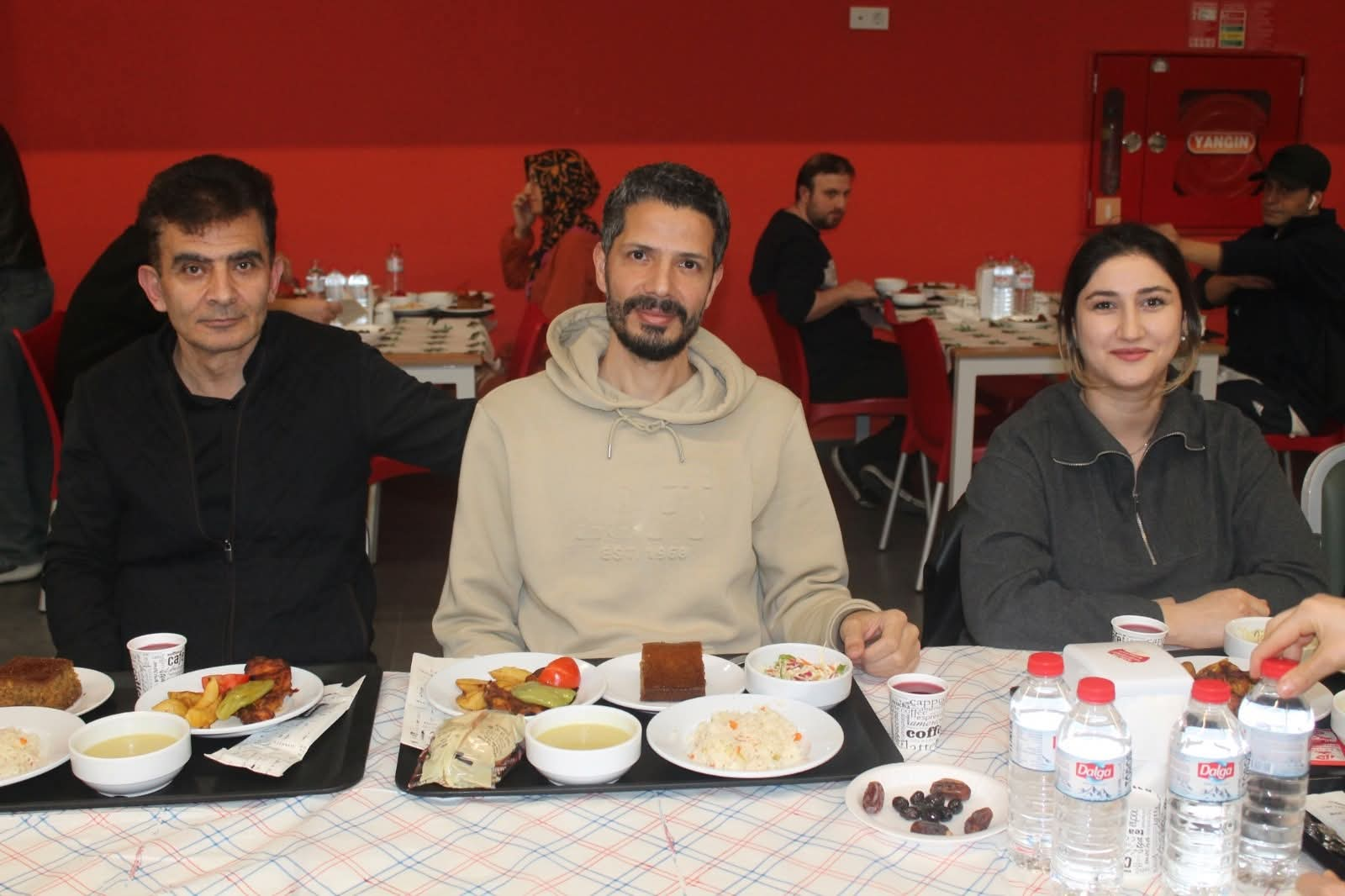 Yalova Eğitim ve Araştırma Hastanesi’nde Anlamlı İftar Buluşması: “Biz Büyük Bir Aileyiz”