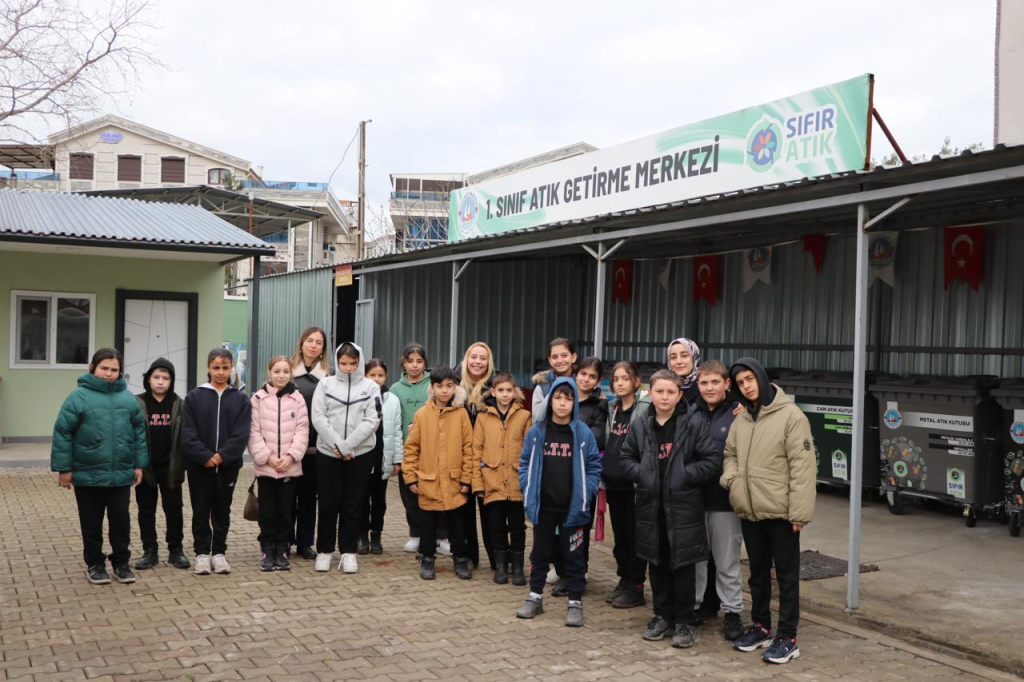 Çiftlikköy Sıfır Atık Tesisi'ne Kaytazdereli Öğrencilerden Ziyaret