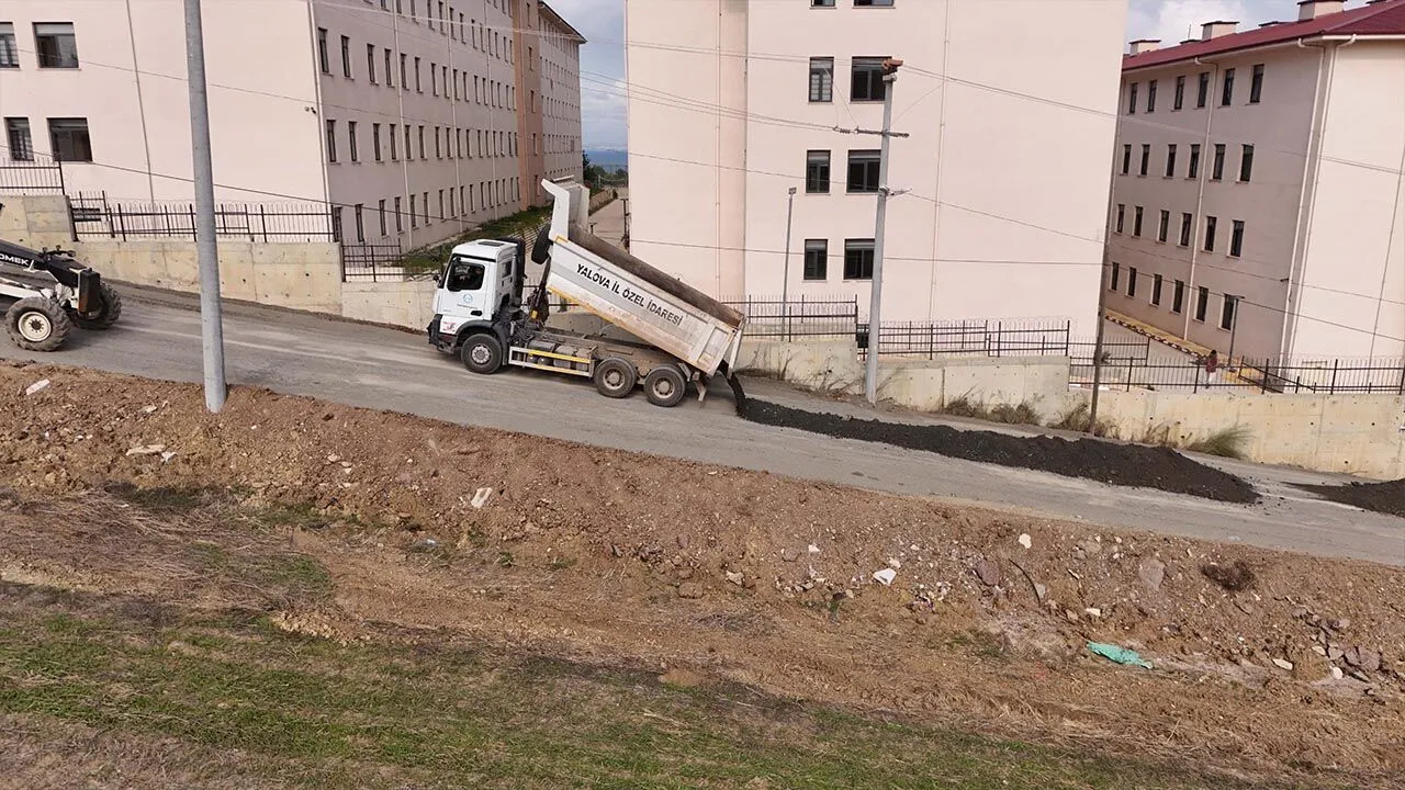 Yalova’da KYK Yurtları Yol Sorunu Çözülüyor: Vali Dr. Ahmet Hamdi Usta Sahada İnceleme Yaptı