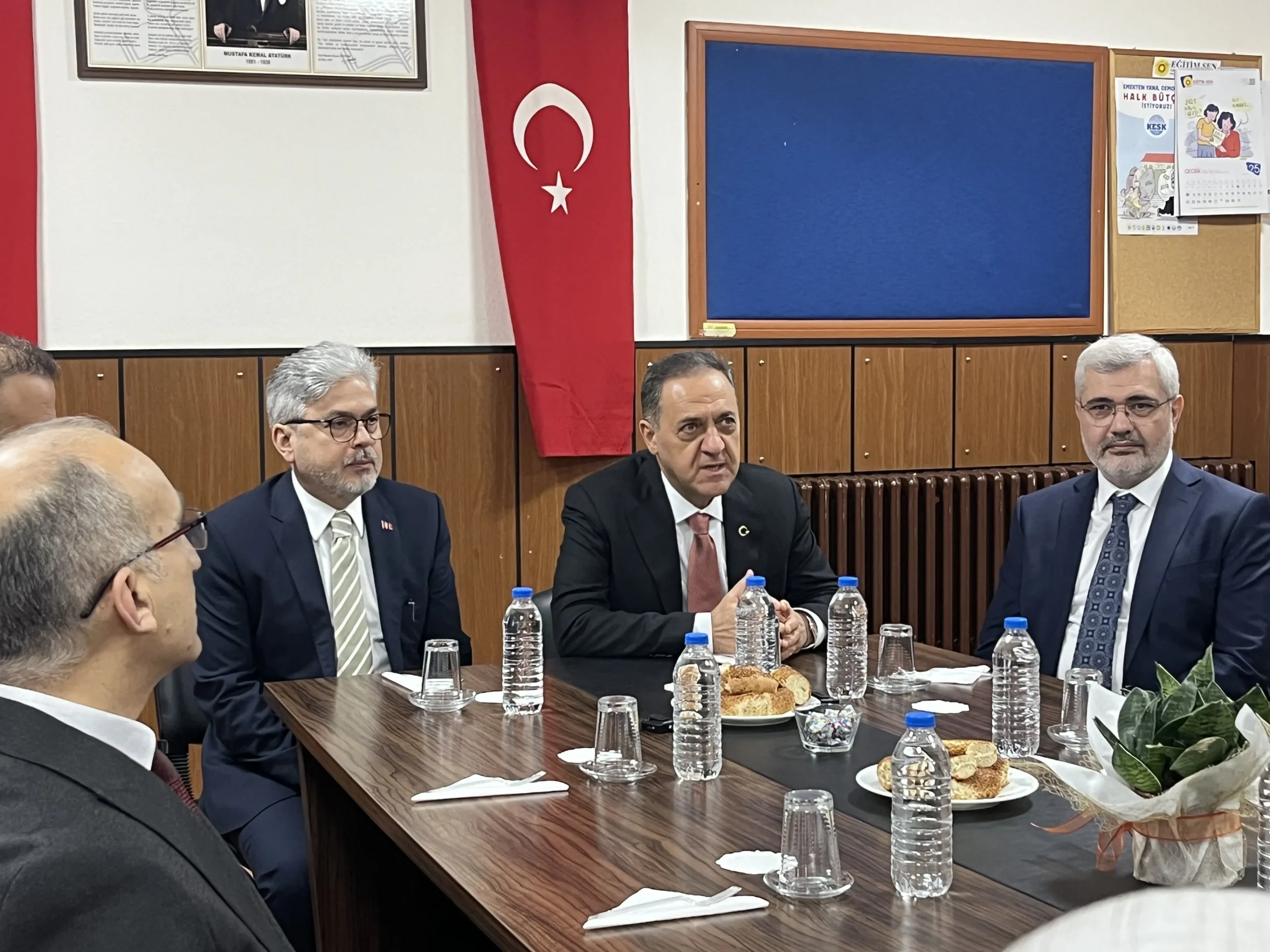 Yalova’da Yeni Eğitim Dönemine Anlamlı Başlangıç: İlk Ders “Bayrak” Temasıyla Yapıldı