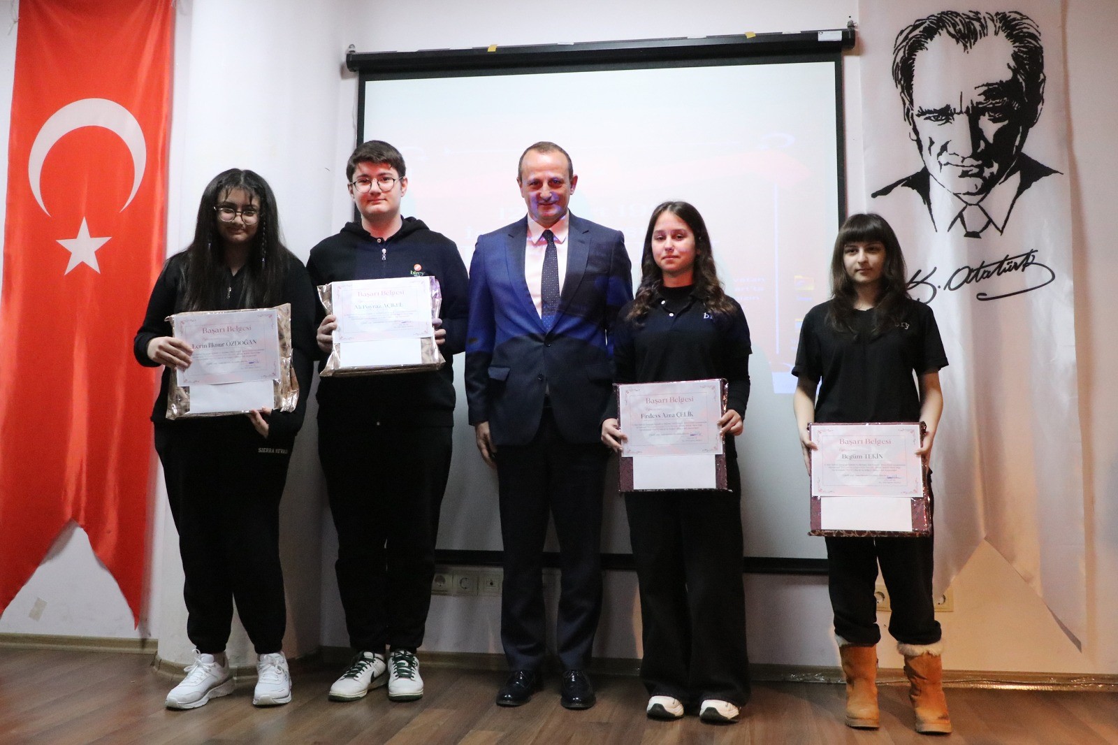 ÇİFTLİKKÖY’DE İSTİKLAL MARŞI’NIN 105. YILI ETKİNLİKLERİ YAPILDI