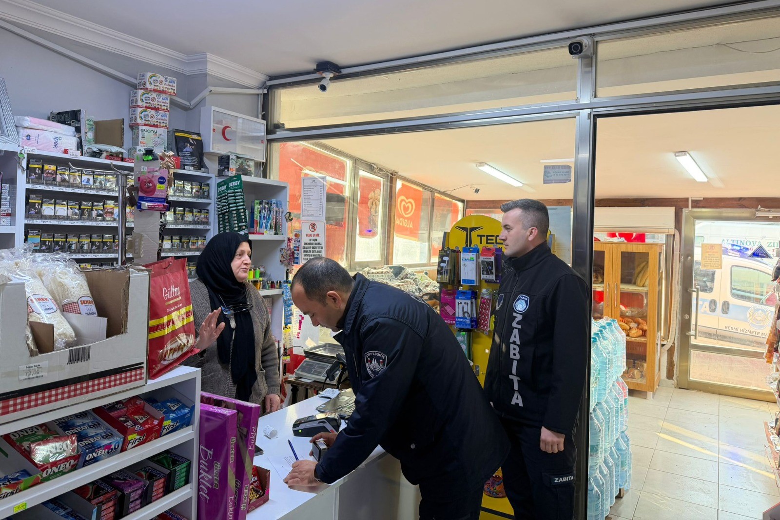 ÇİFTLİKKÖY ZABITASINDAN OKUL ÖNLERİNDE SIKI DENETİM