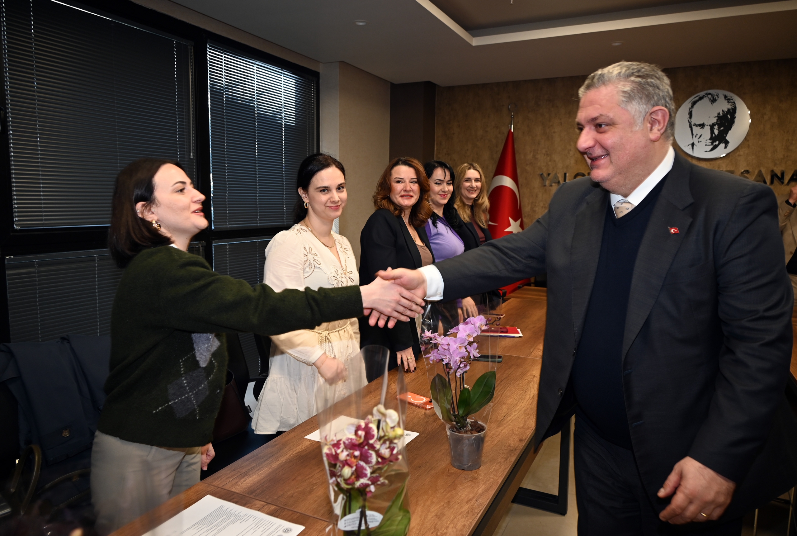 BAŞKAN GÜREL’DEN ÜRETEN KADINLARLA ANLAMLI BULUŞMA