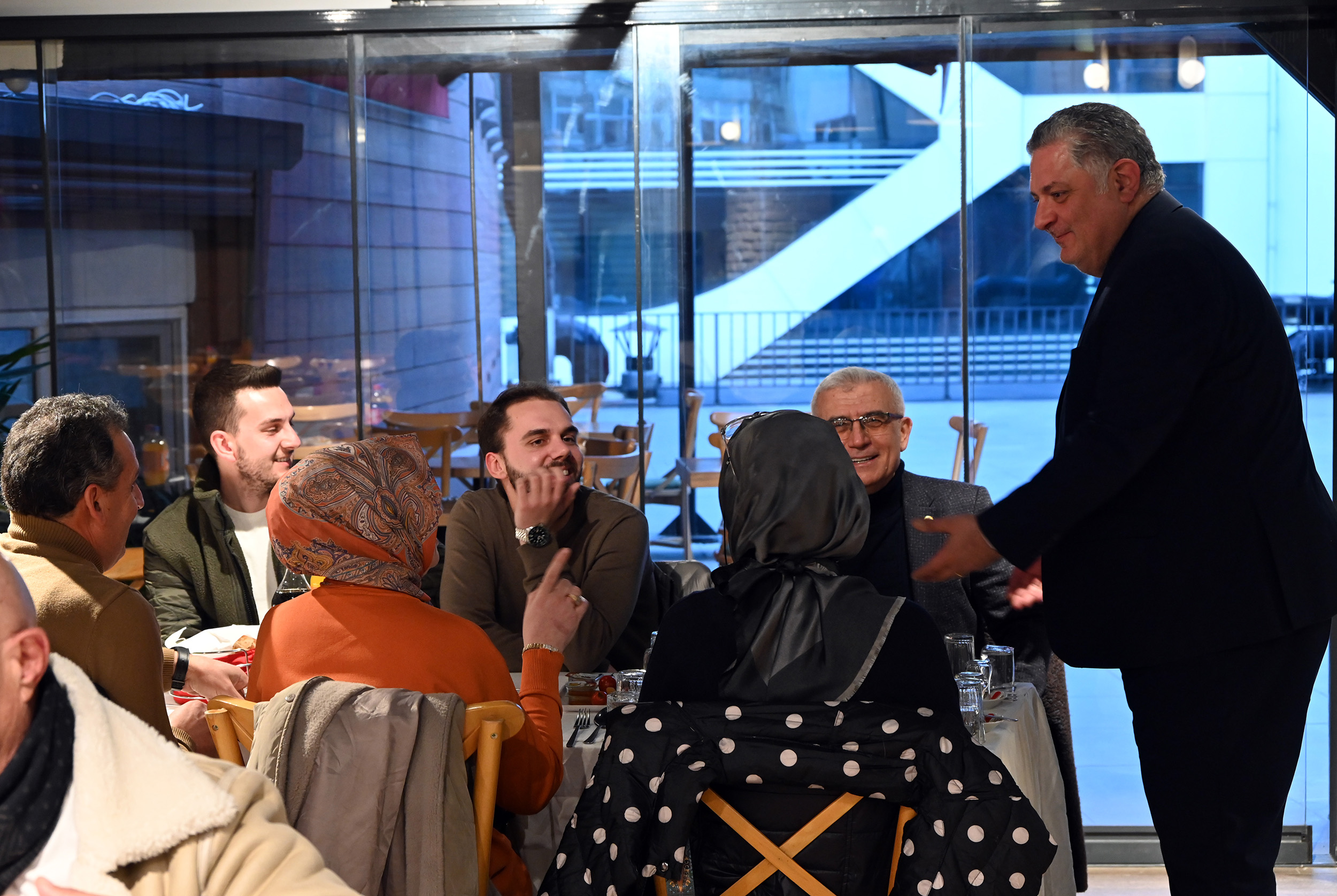 BAŞKAN GÜREL MUHTARLAR VE AİLELERİYLE İFTARDA BULUŞTU 5 BAŞKAN GÜREL MUHTARLAR VE AİLELERİYLE İFTARDA BULUŞTU