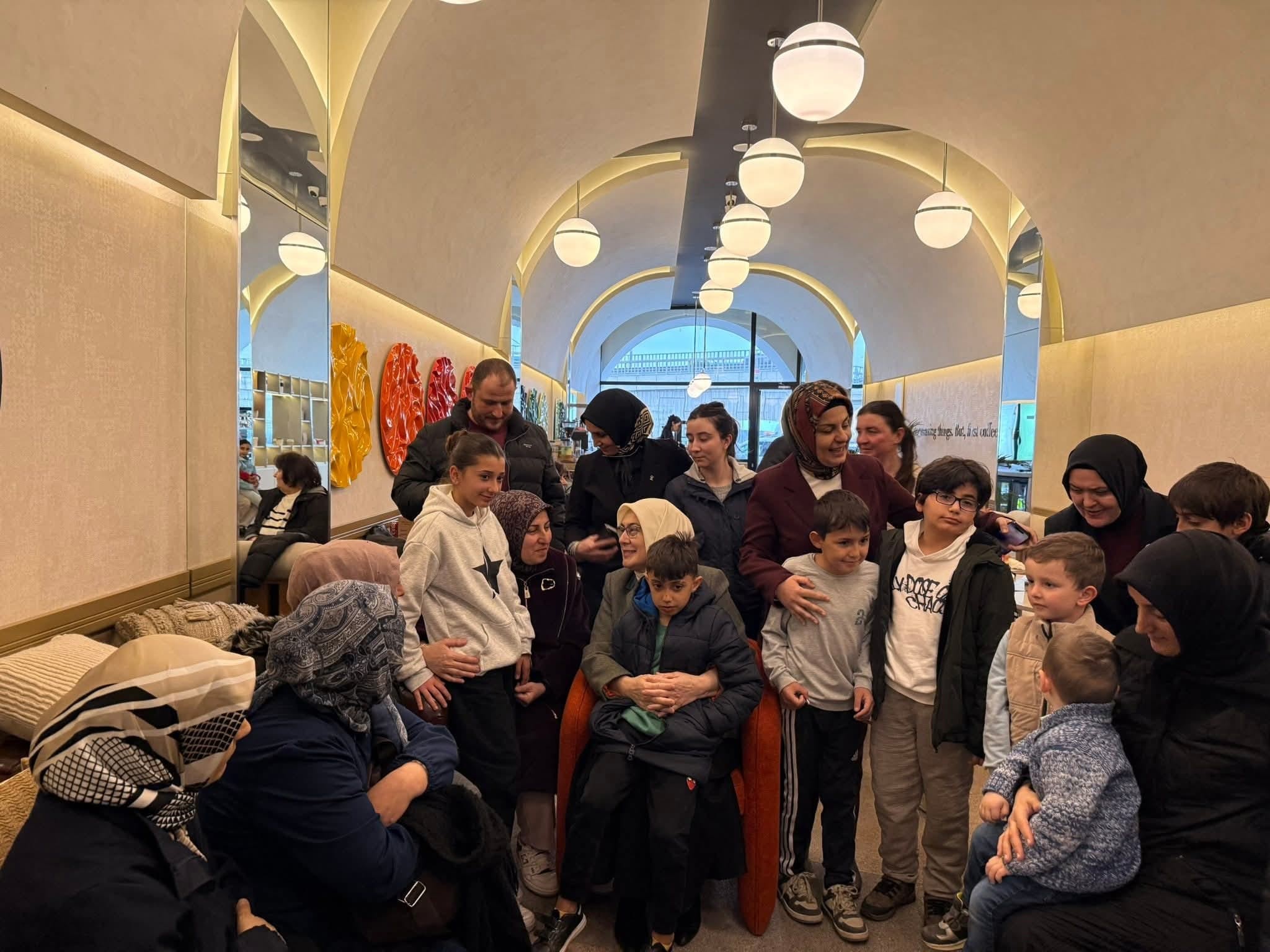 Yalova’da “Arife Çiçekleri” Programı: Çocukların Bayram Sevinci Yüzleri Güldürdü