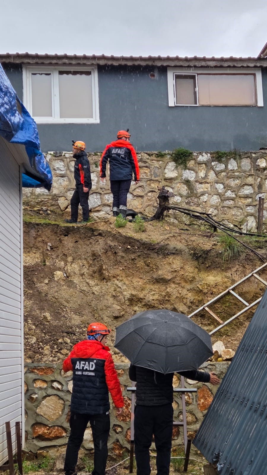 Yalova’da Yoğun Yağışlar Hayatı Olumsuz Etkiledi 5 Yalova’da Yoğun Yağışlar Hayatı Olumsuz Etkiledi