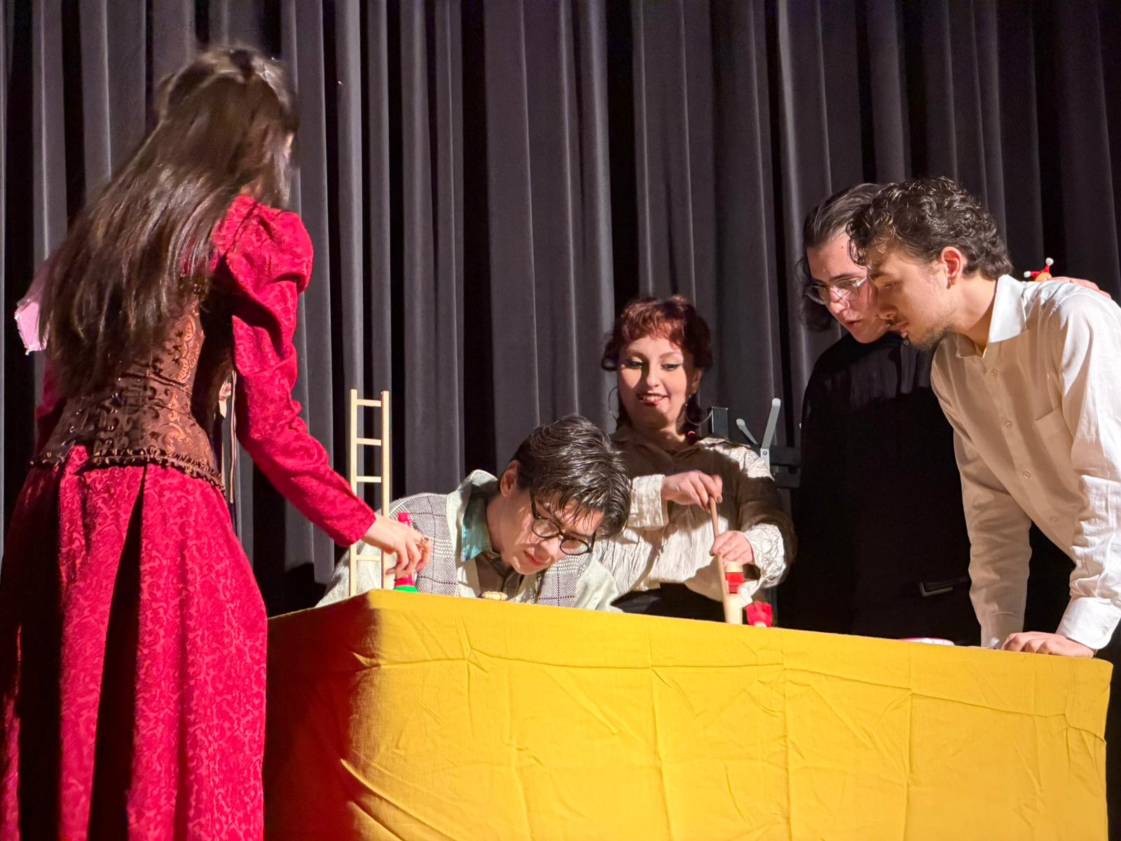 YALOVA’DA TİYATRO GÜNLERİ COŞKUSU SÜRÜYOR